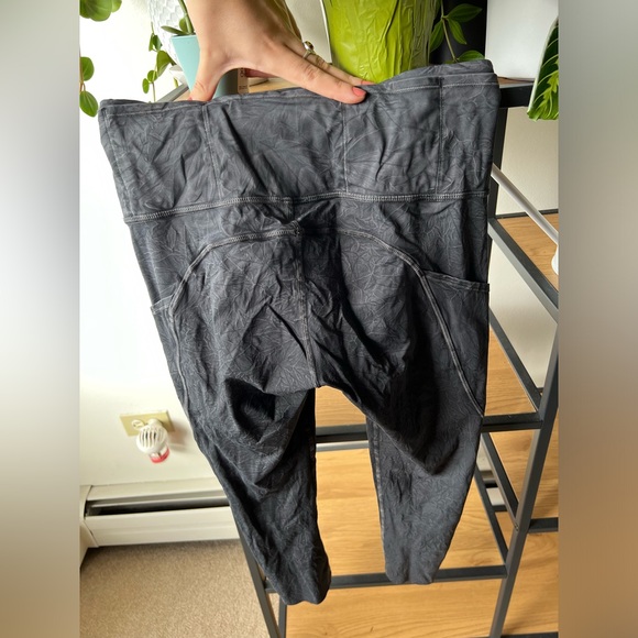 lululemon Fast and Free Crop 19" - size 6 - Picture 2 of 5